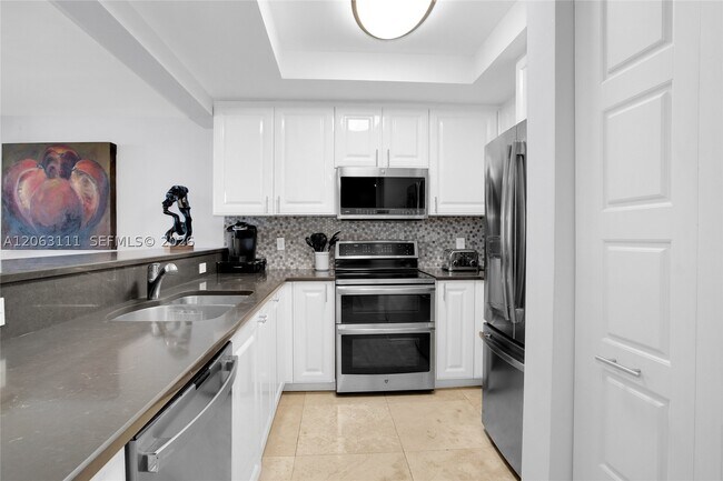 Building Photo - 3400 SW 27th St Unit 1904