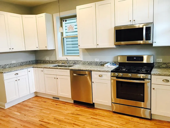 Photo - 3429 W Melrose St Apartment Unit 1