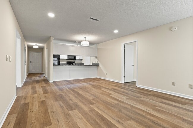 Photo - 2107 Hamilton Pl S