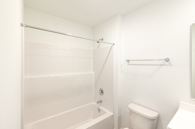 3BR, 2BA - 1,498SF - Unit B - Bathroom