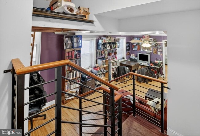 Building Photo - 2026 Ridge Ave Unit 6