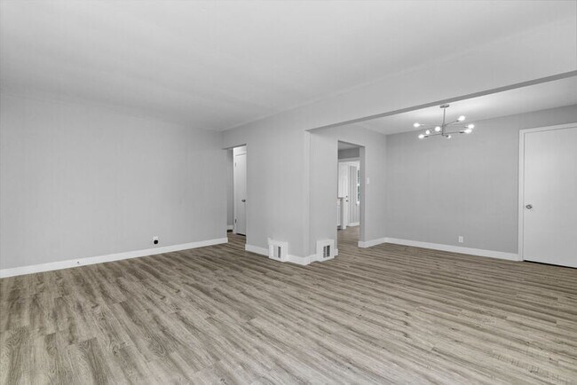 Photo - 1122 Roxton Dr