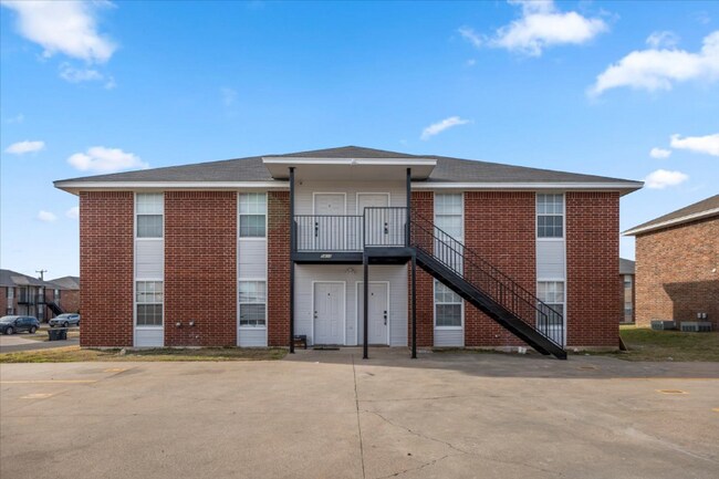 Building Photo - 5810 Redstone Dr