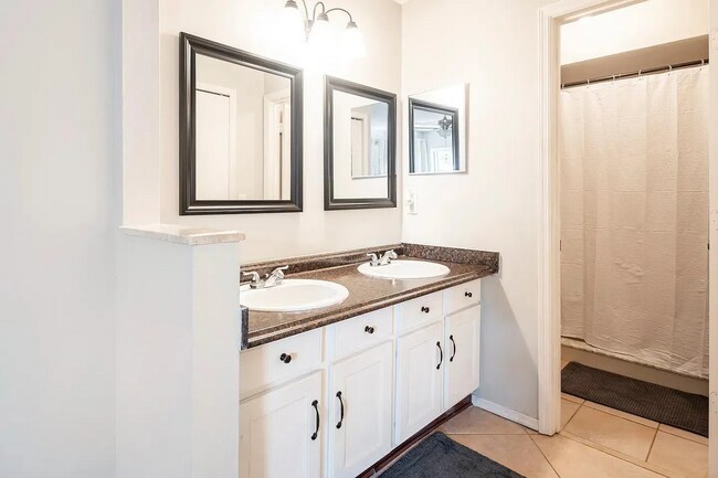 Photo - 134 Lakepointe Cir