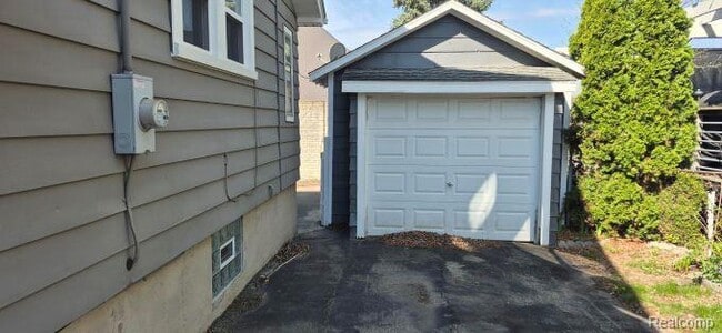 Photo - 830 Knowles St