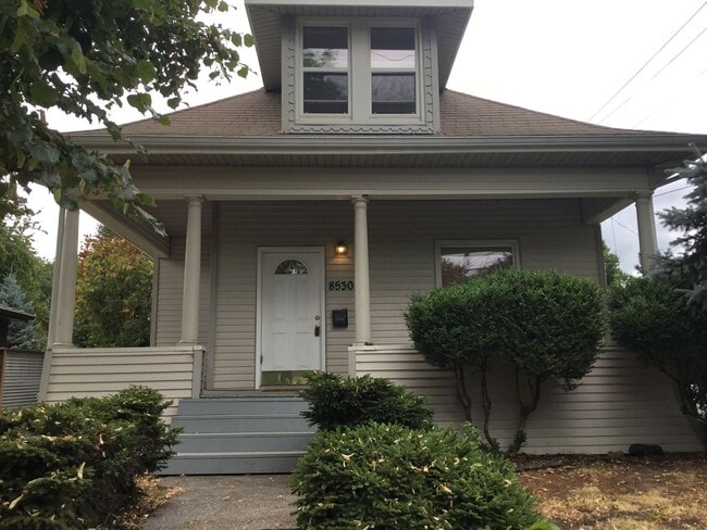 Building Photo - URBAN CHARMER