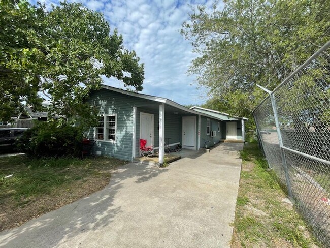 Photo - (5% Medical Monthly Discount) 1/2 off first months rent-Section 8 voucher Accepted-Charming 2 Bed...