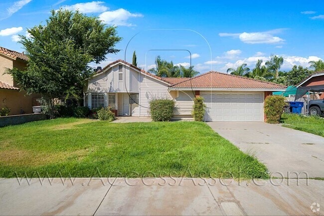 Building Photo - Charming 3 Bed/2 Bath Home In Highly Desir...