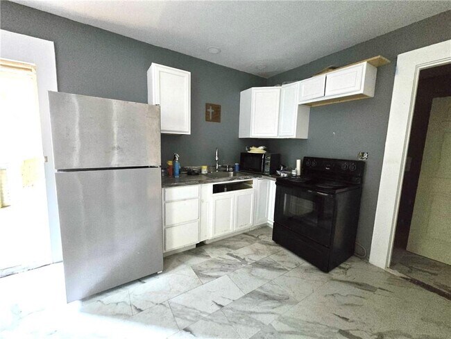 Photo - 947 Troupe St