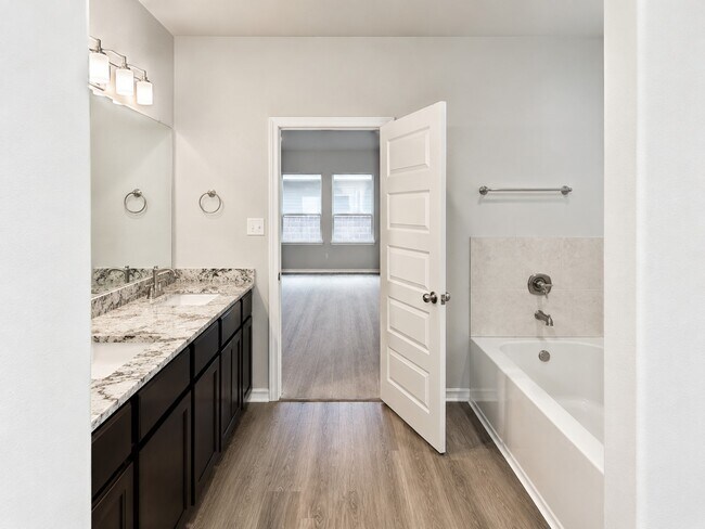 Photo - 40621 Guillemont Ln