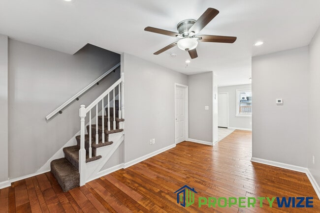 Photo - 6813 Bank St