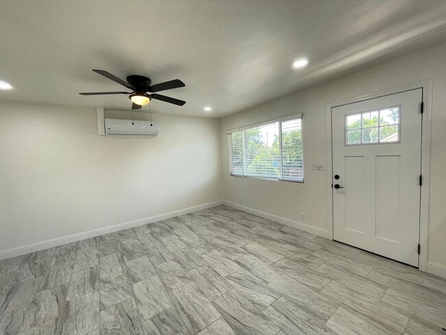 Photo - 134 N Poplar Avenue