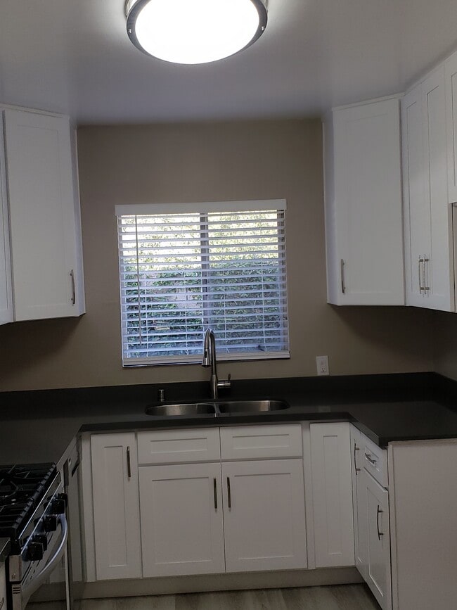 Building Photo - 116 N La Plaza Unit 116 Rental