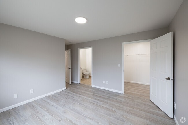 3BR, 2BA - 848SF