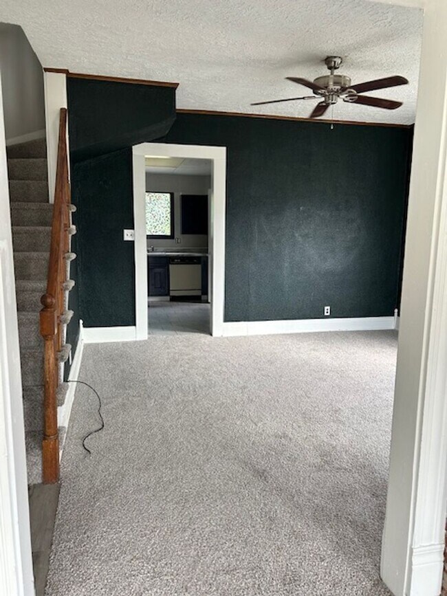 Photo - 611-615 E Pearl St