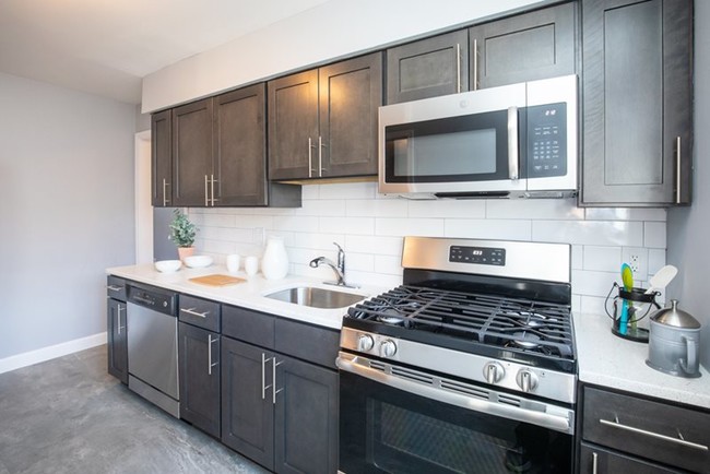 Building Photo - Floral Gardens Rental