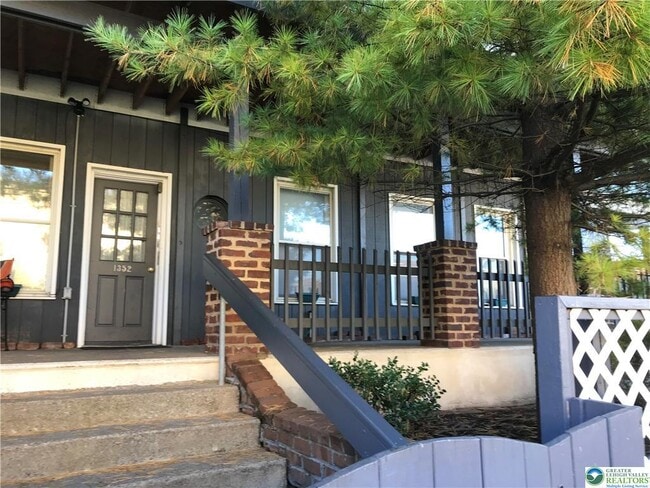 Photo - 1352 W Gordon St Unit 2nd Fl