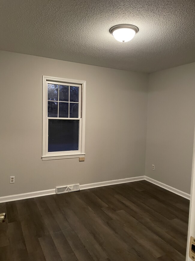 Bedroom - 1105 Stanley St Unit 1105