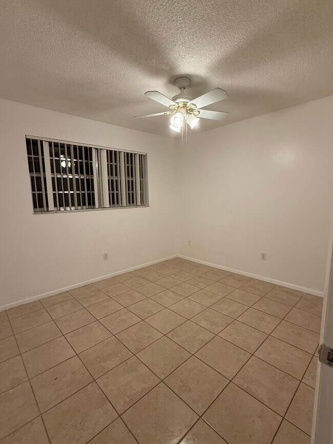 Dormitorio 1 - 38 SW 7th St Unidad B