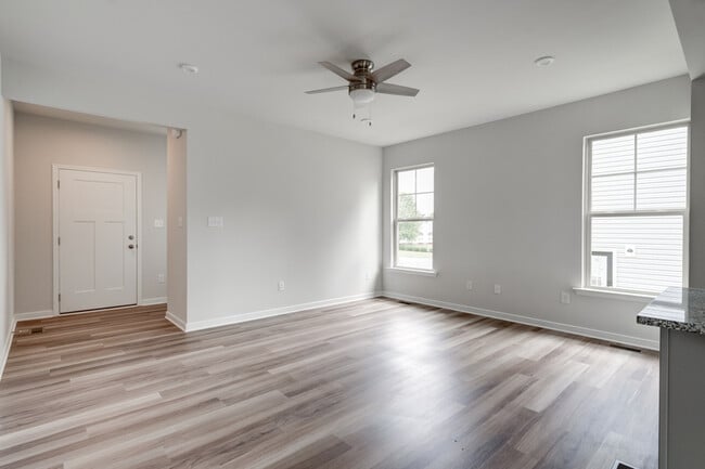 Photo - 321 Northfield Hts Ln