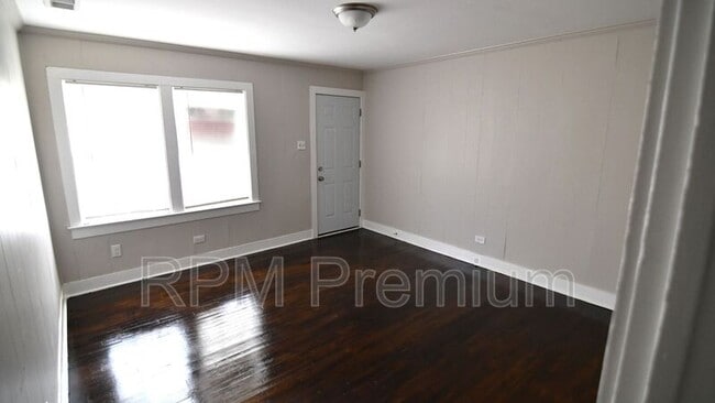 Building Photo - 2766 Seneca St Rental