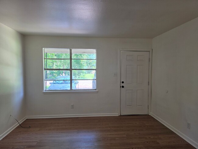 Photo - 245 W 71st St