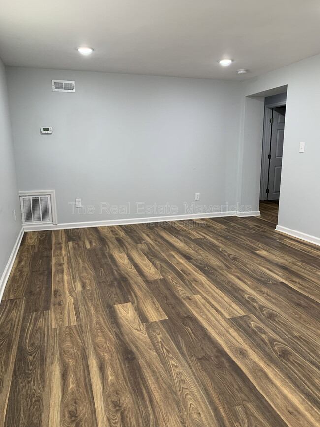 Photo - 409 Longview Dr