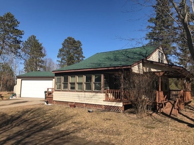 Photo - 4 Bedrooms, 2 Bathrooms Single Family Home in Crosslake, MN w/3 season porch