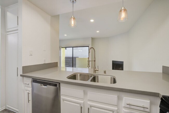 Photo - 711 N. Sweetzer Ave