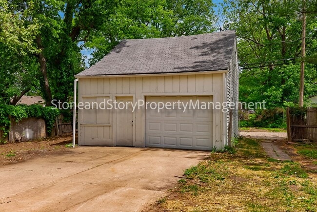 Photo - Large 4 bedroom 2 bath in well established Oakland neighborhood