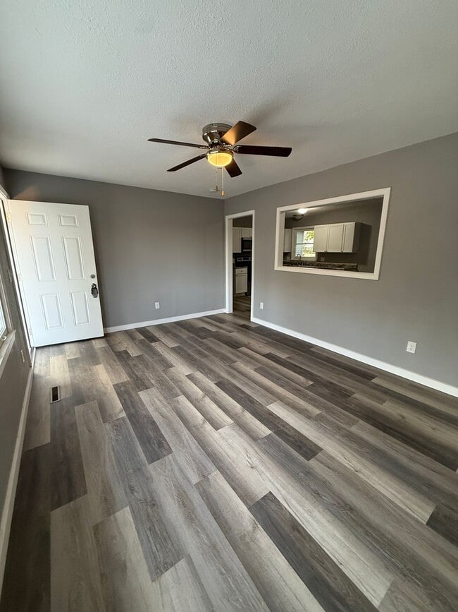 Photo - 3+ bedroom/2 bath house