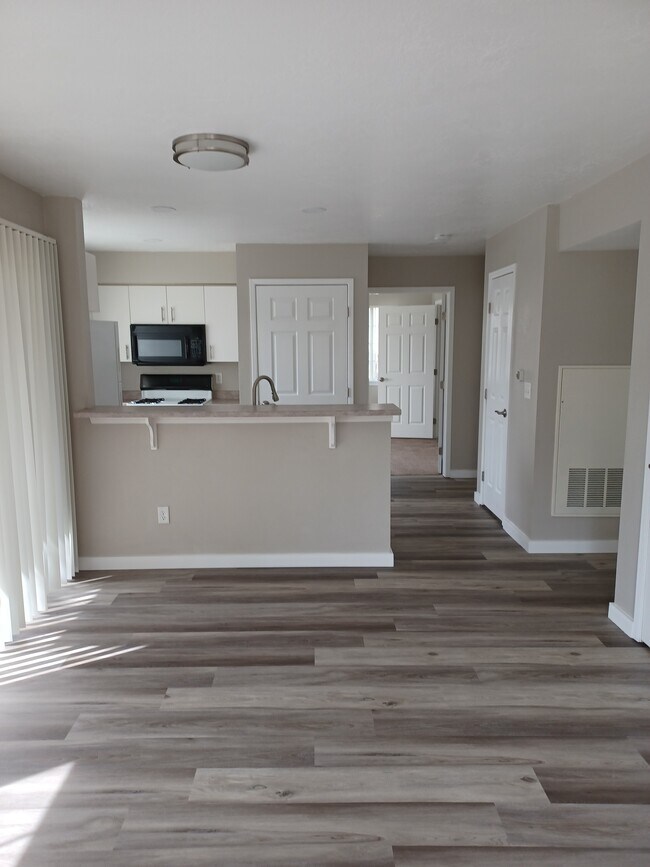 Photo - Camels Back Apartments