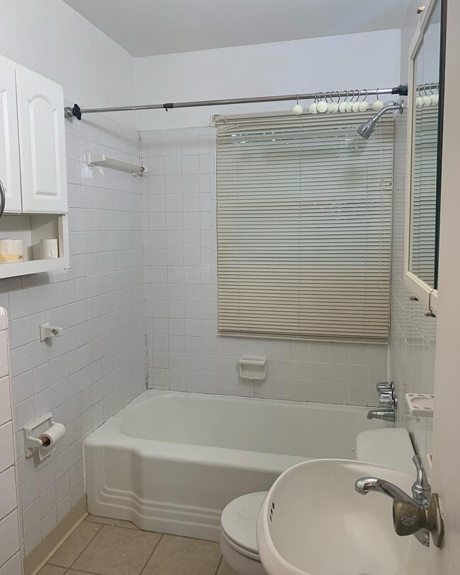 Bathroom - 1209 W Alden Ave