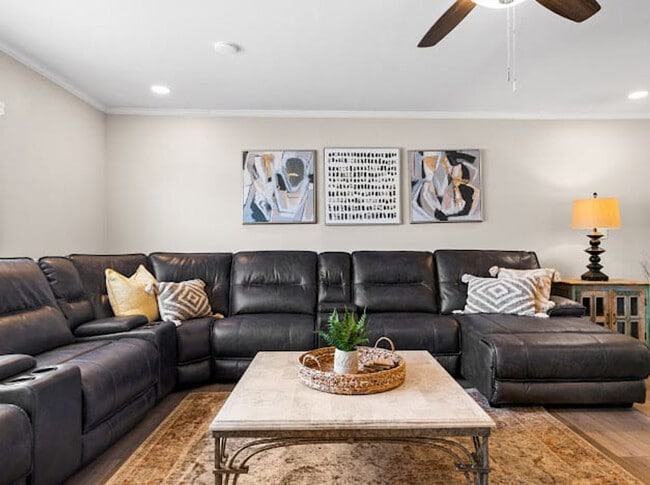 Photo - 2817 W Woodlawn Ave Unit ID1053144P