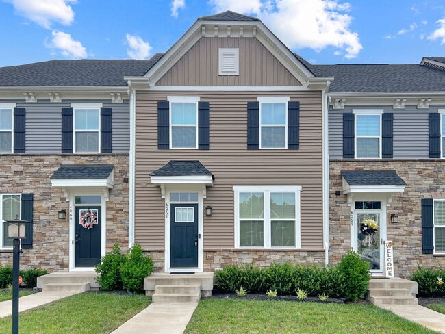 Move-In Ready Townhome with Finished Basem... - Move-In Ready Townhome with Finished Basem...