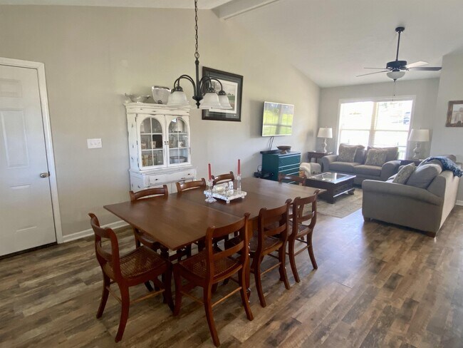 Photo - 763 Fern Hill St