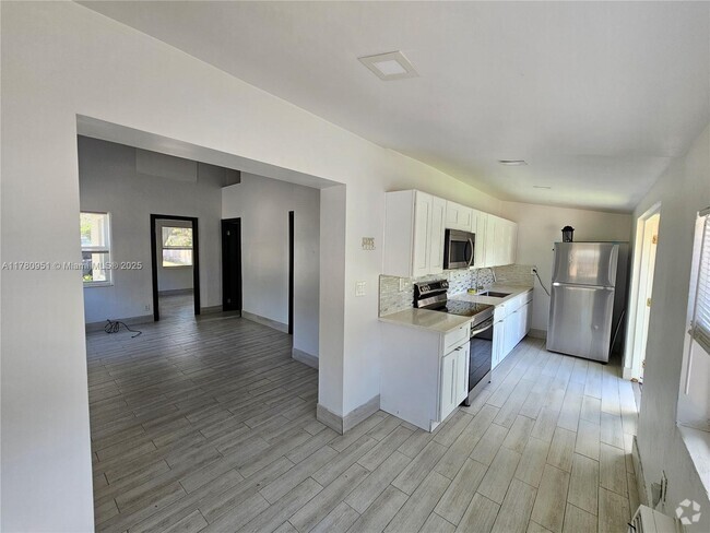 Building Photo - 2325 Taylor St Unit 9 Rental