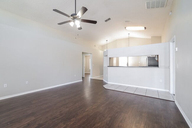 Photo - 931 Rivecon Ave