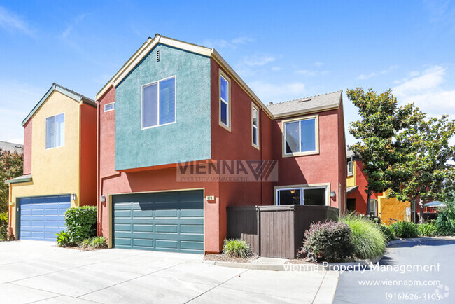 Building Photo - Beautiful Townhouse for Rent in Sacramento!