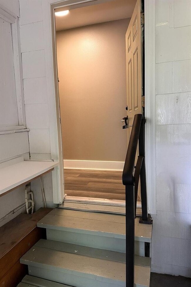 Photo - 829 NE 3rd St