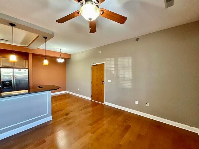 Photo - 409 W Washington St