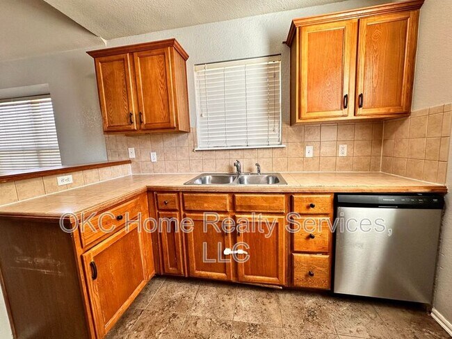 Photo - 433 Hidden Creek Way