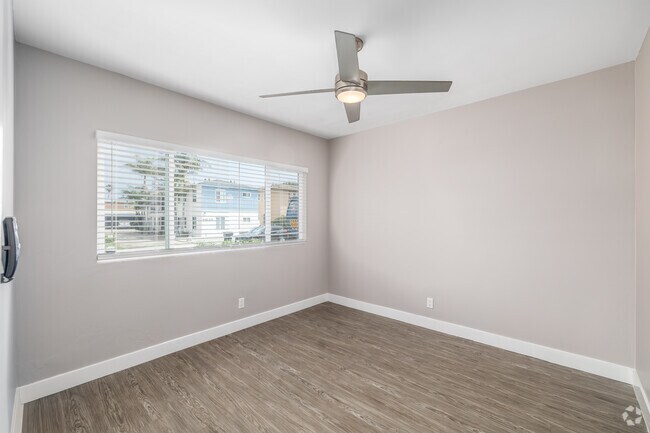 2BR, 2BA - 850SF - Bedroom