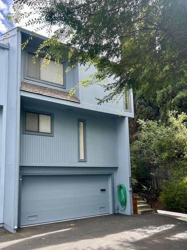 Building Photo - Private location!  SkyWest Townhome for rent