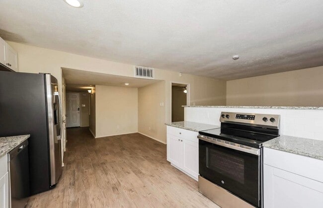 Photo - 656 Priscilla Ln
