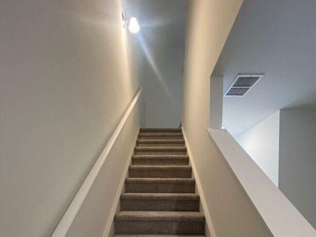 Photo - 2099 Emerson Dr