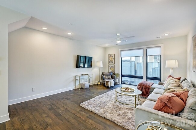 Photo - 1208 Minter Pl