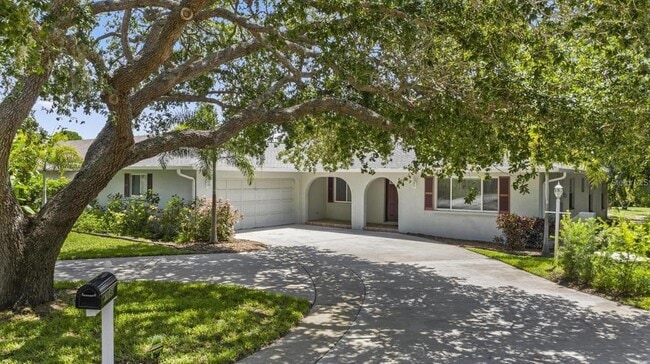 Building Photo - 1895 Buccaneer Cir