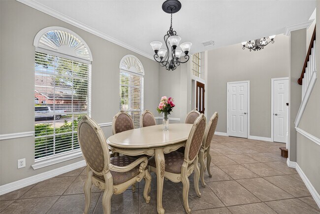 Photo - 1719 Cantigny Ln