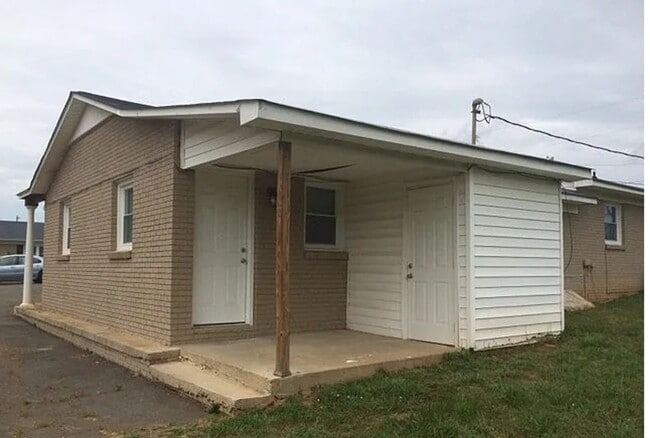 Photo - This lovely 2 bedroom 1 bath duplex is located in Stanley off Sifford Rd.